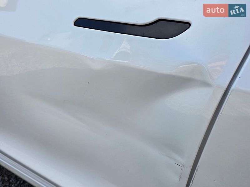 Седан Tesla Model 3 2021 в Львове