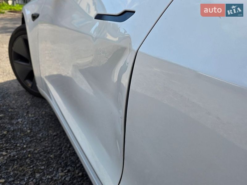 Седан Tesla Model 3 2021 в Львове