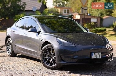 Tesla Model 3  2022