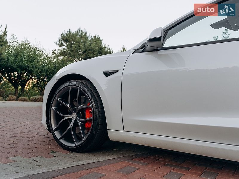 Седан Tesla Model 3 2023 в Киеве