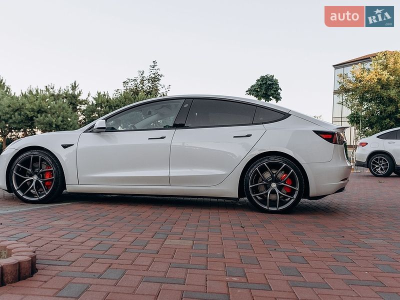 Седан Tesla Model 3 2023 в Киеве
