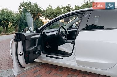 Седан Tesla Model 3 2023 в Киеве