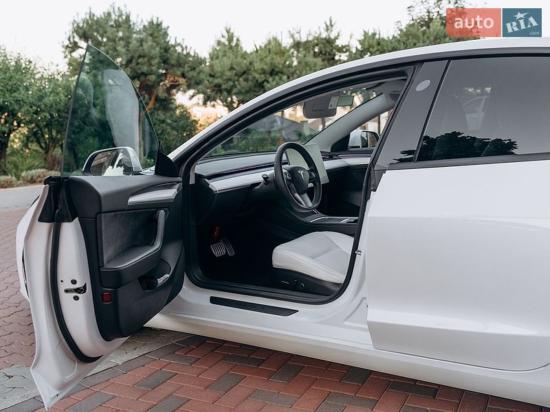Седан Tesla Model 3 2023 в Киеве