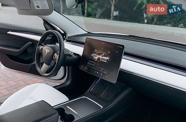 Седан Tesla Model 3 2023 в Киеве