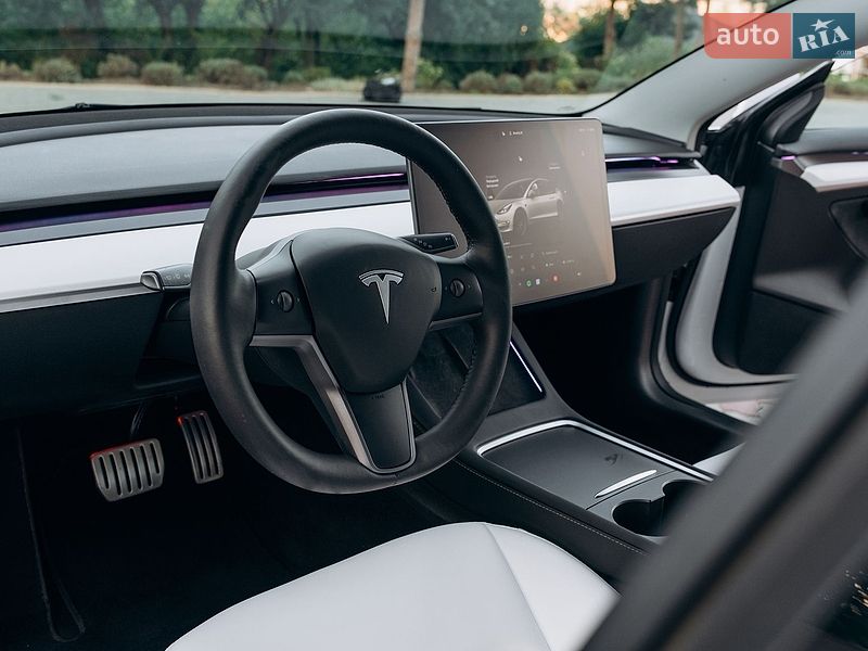 Седан Tesla Model 3 2023 в Киеве