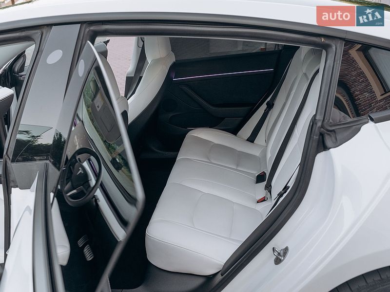Седан Tesla Model 3 2023 в Киеве