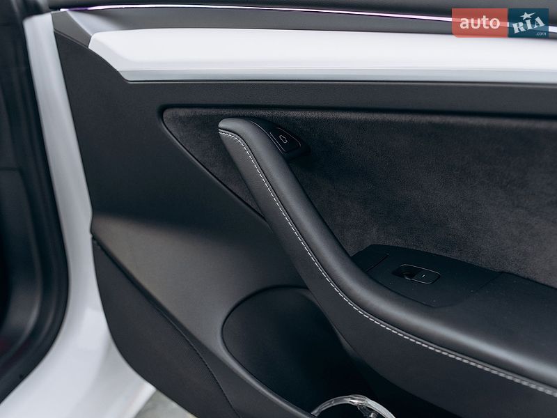 Седан Tesla Model 3 2023 в Киеве