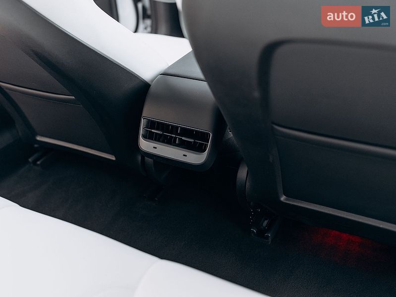 Седан Tesla Model 3 2023 в Киеве