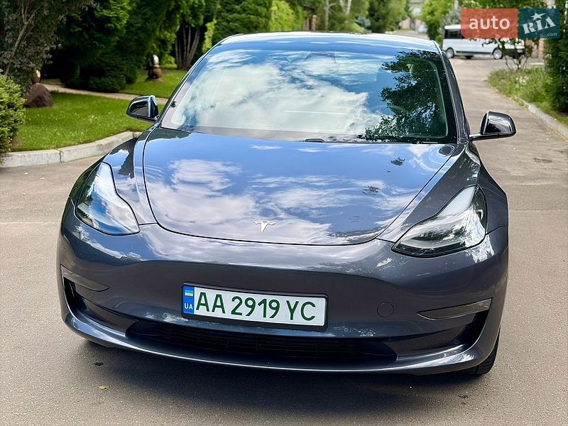 Седан Tesla Model 3 2021 в Києві