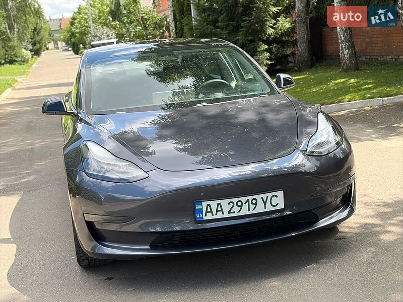 Седан Tesla Model 3 2021 в Києві