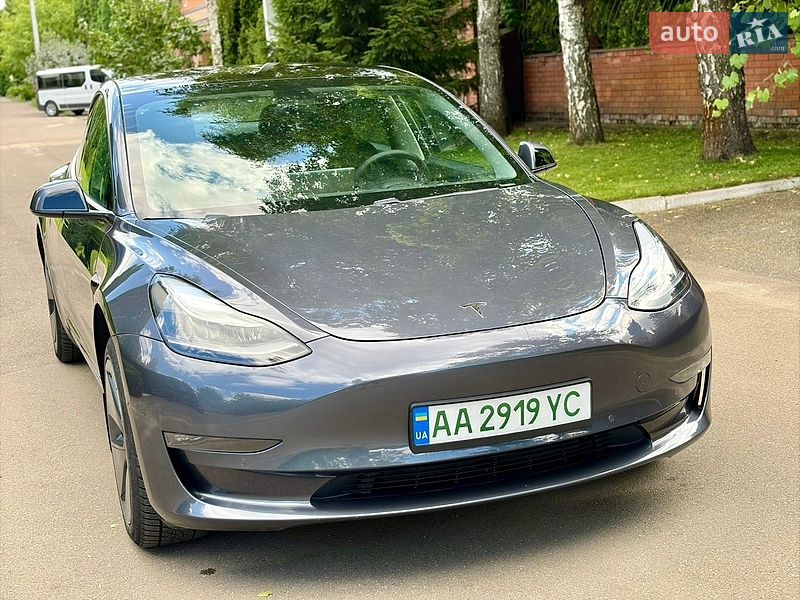 Седан Tesla Model 3 2021 в Києві