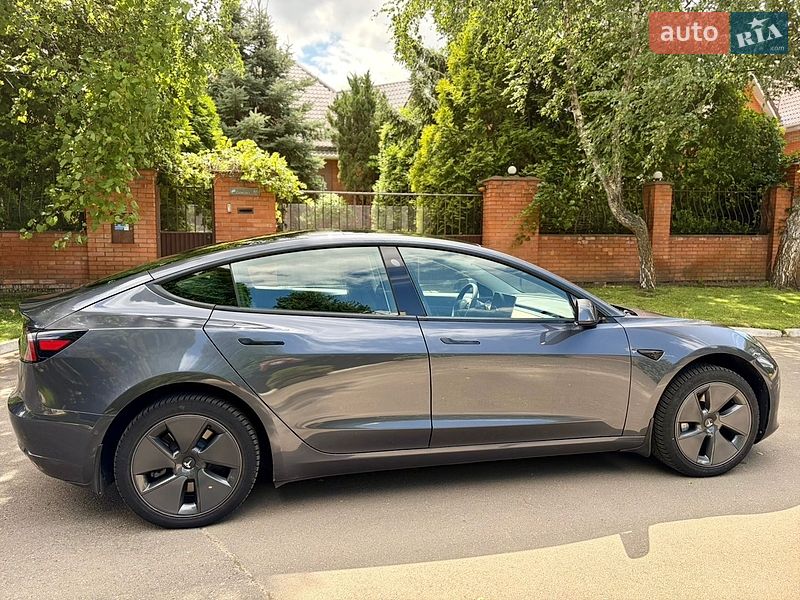 Седан Tesla Model 3 2021 в Києві