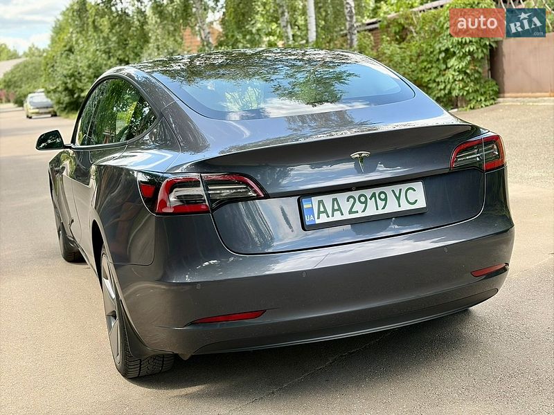 Седан Tesla Model 3 2021 в Києві