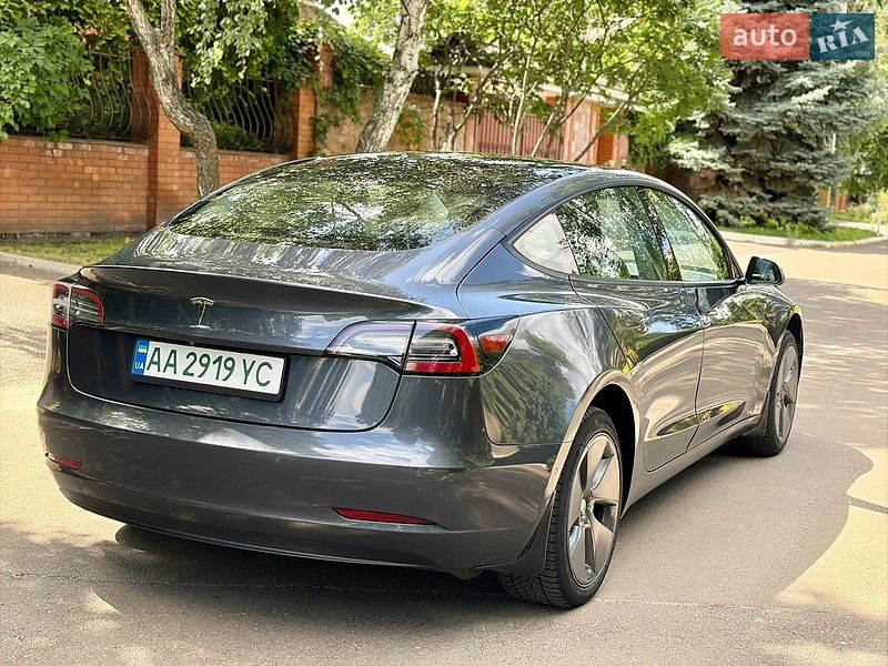 Седан Tesla Model 3 2021 в Києві