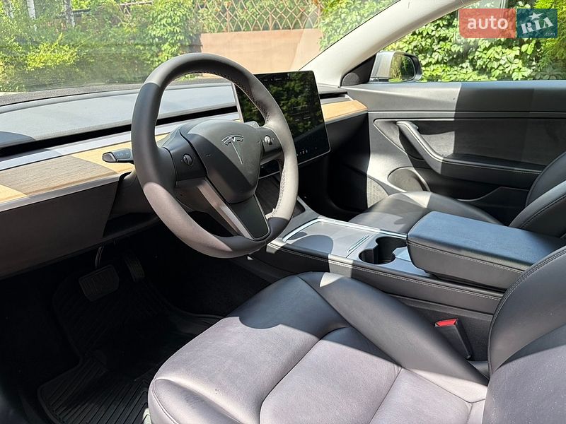 Седан Tesla Model 3 2021 в Києві