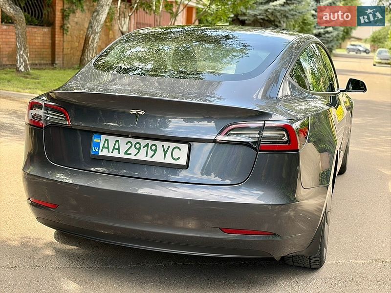 Седан Tesla Model 3 2021 в Києві
