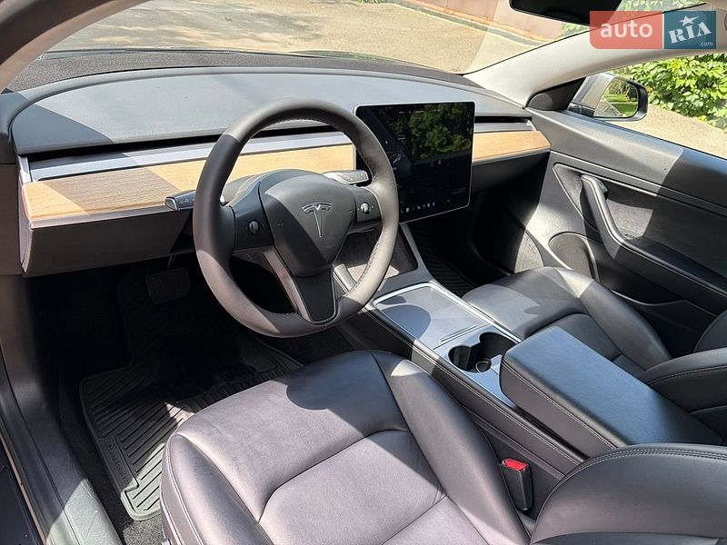 Седан Tesla Model 3 2021 в Києві