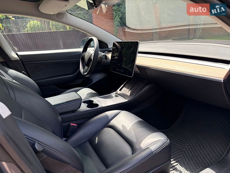 Седан Tesla Model 3 2021 в Києві