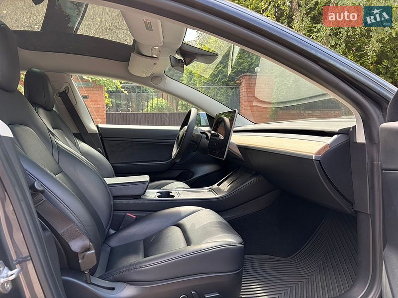 Седан Tesla Model 3 2021 в Києві