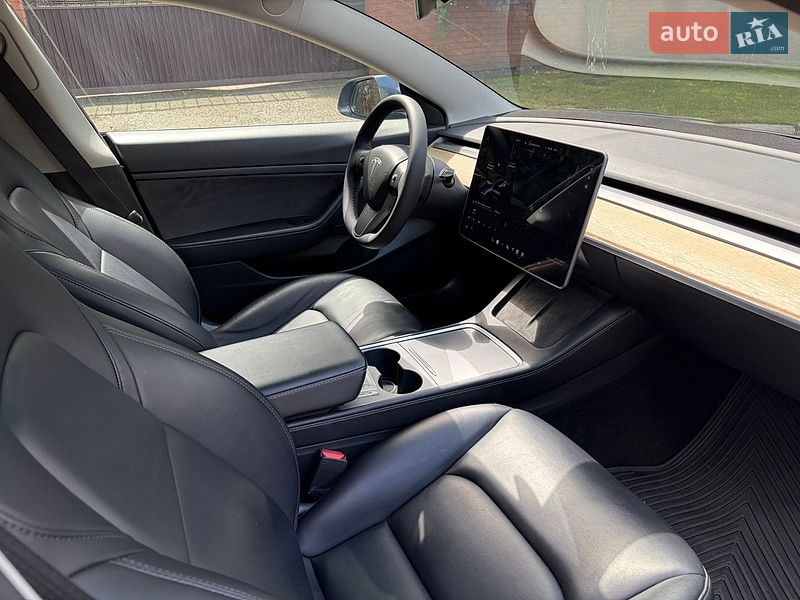 Седан Tesla Model 3 2021 в Києві