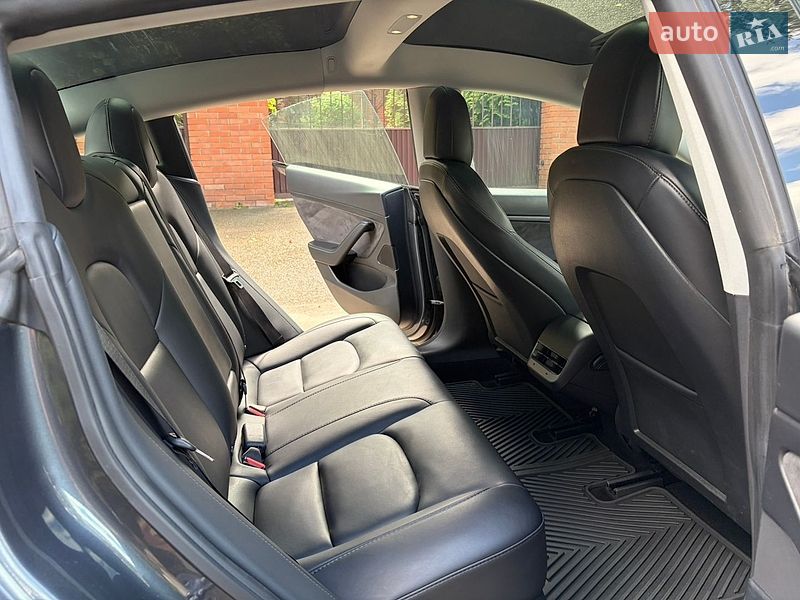 Седан Tesla Model 3 2021 в Києві