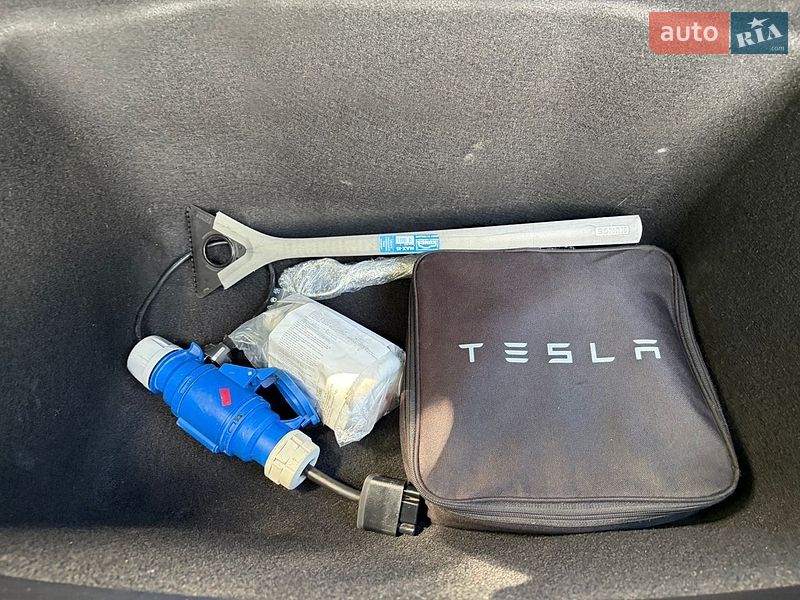 Седан Tesla Model 3 2021 в Києві