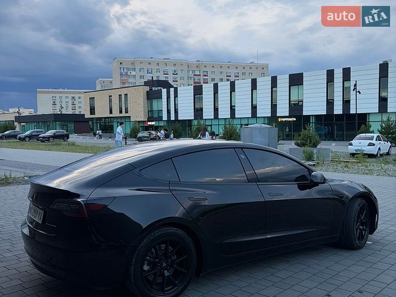 Седан Tesla Model 3 2021 в Хмельницком