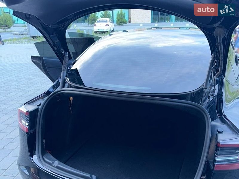 Седан Tesla Model 3 2021 в Хмельницком
