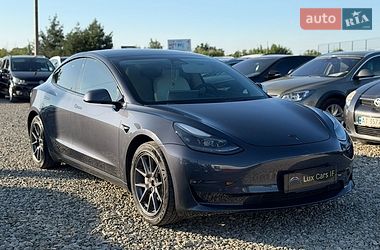Tesla Model 3  2022