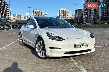 Tesla Model 3  2020