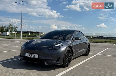 Tesla Model 3  2022