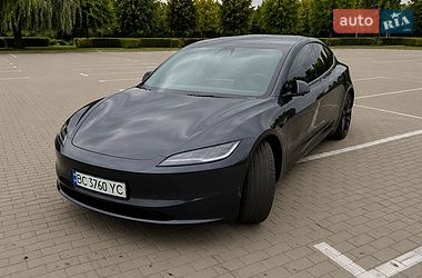 Tesla Model 3  2024