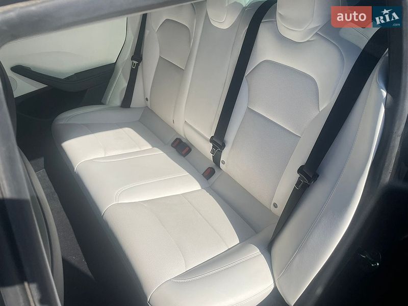 Седан Tesla Model 3 2024 в Киеве