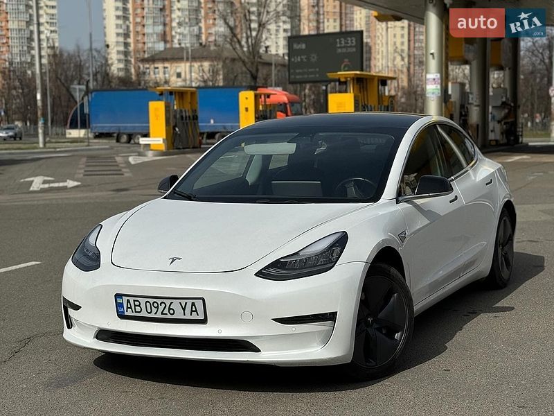 Седан Tesla Model 3 2019 в Львові