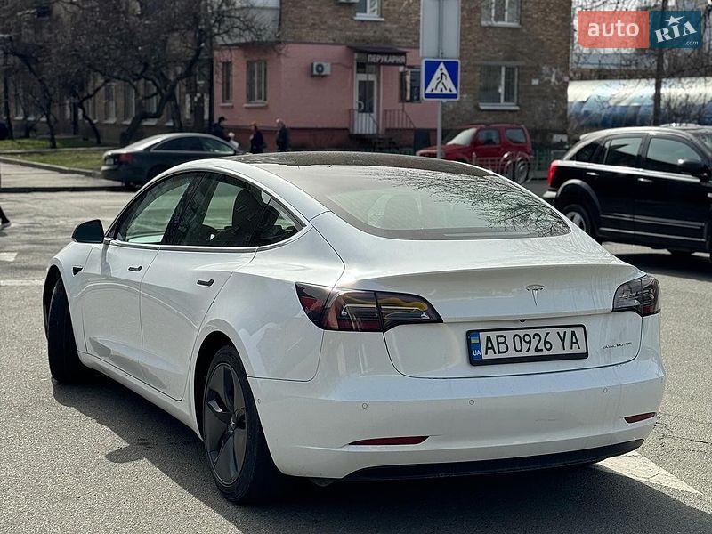 Седан Tesla Model 3 2019 в Львові