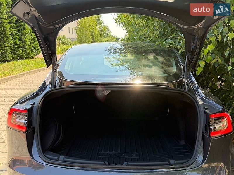 Седан Tesla Model 3 2022 в Одессе
