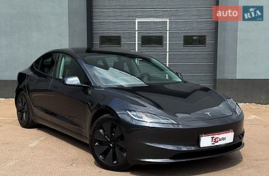 Tesla Model 3  2025