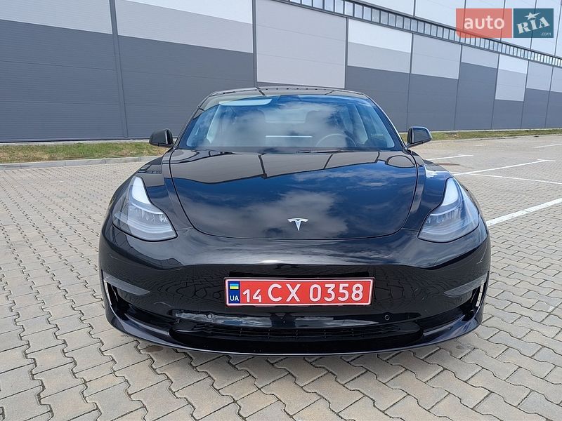 Седан Tesla Model 3 2022 в Івано-Франківську