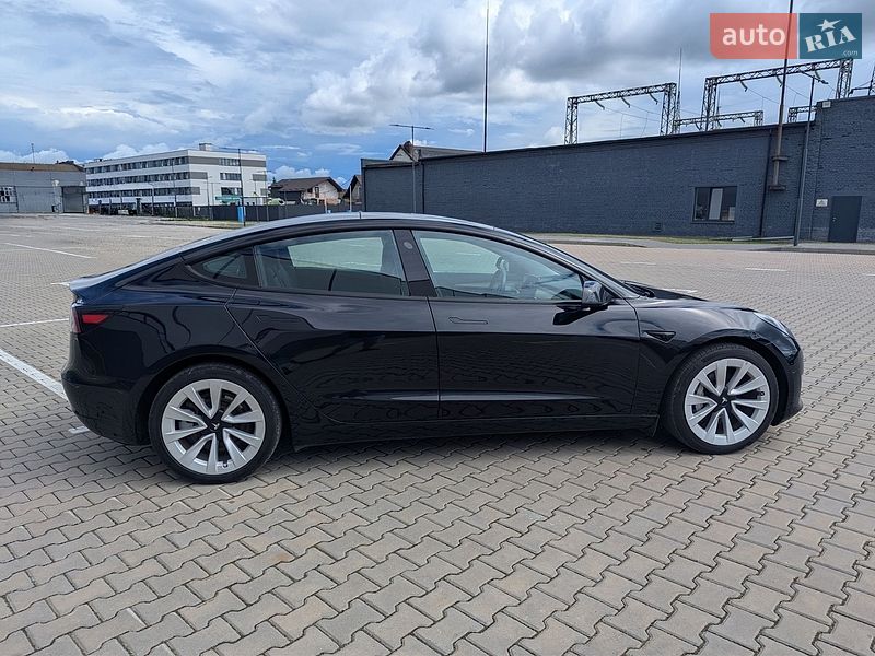 Седан Tesla Model 3 2022 в Івано-Франківську