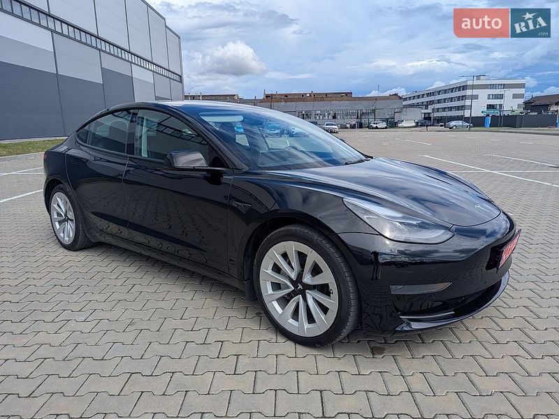 Седан Tesla Model 3 2022 в Івано-Франківську