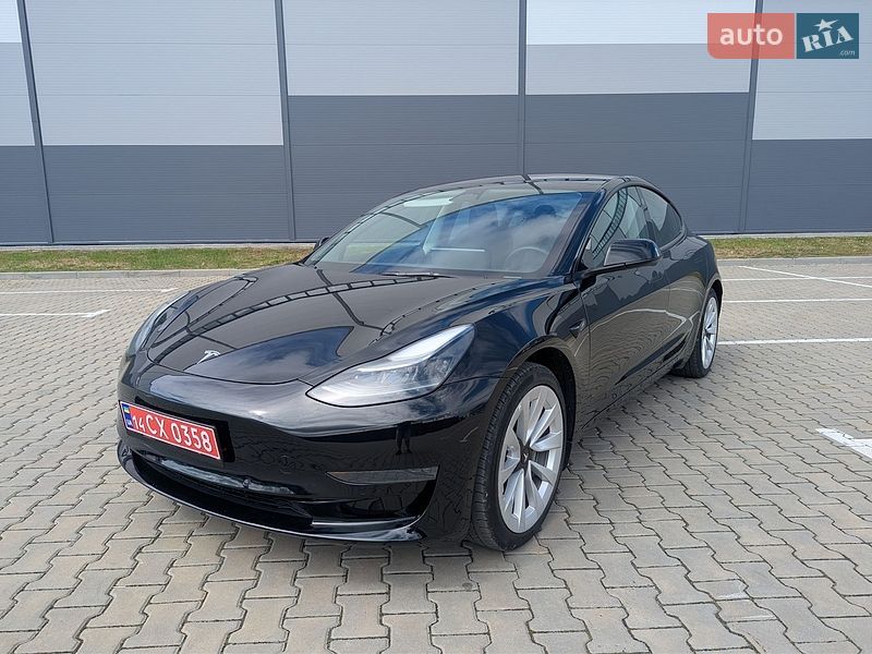 Седан Tesla Model 3 2022 в Івано-Франківську