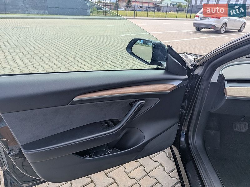 Седан Tesla Model 3 2022 в Івано-Франківську
