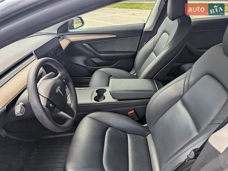 Седан Tesla Model 3 2022 в Івано-Франківську