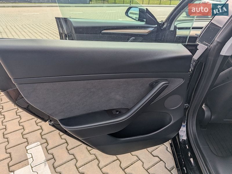 Седан Tesla Model 3 2022 в Івано-Франківську