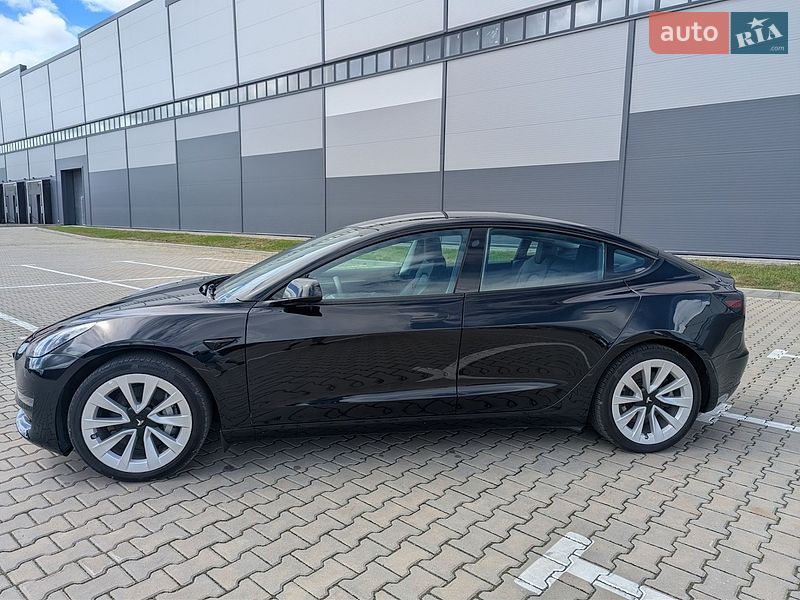 Седан Tesla Model 3 2022 в Івано-Франківську