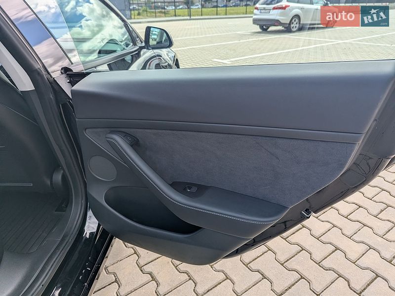 Седан Tesla Model 3 2022 в Івано-Франківську