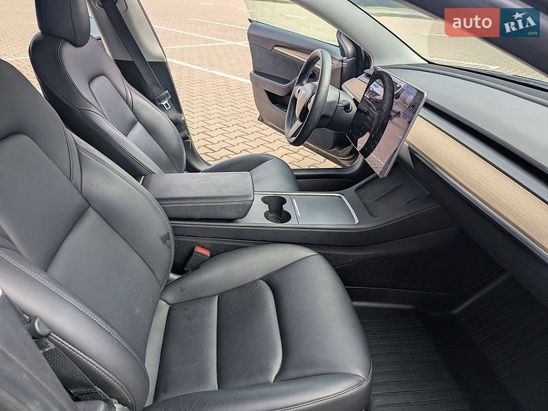 Седан Tesla Model 3 2022 в Івано-Франківську