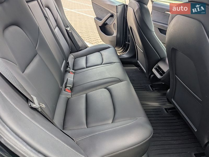 Седан Tesla Model 3 2022 в Івано-Франківську