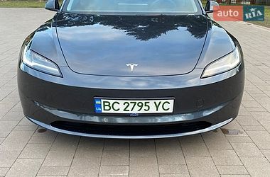 Tesla Model 3  2024