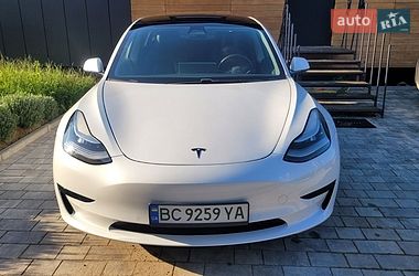 Tesla Model 3  2019